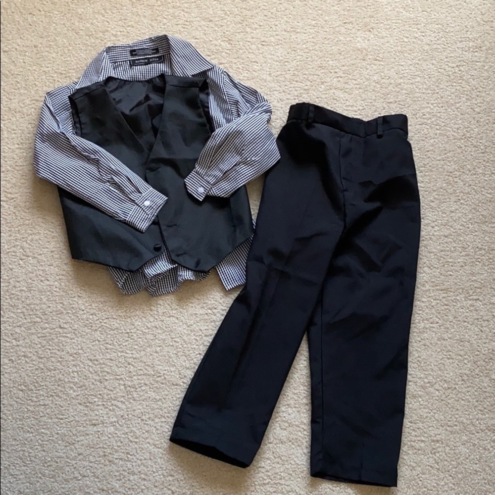 Boys 3 piece black suit size 4
